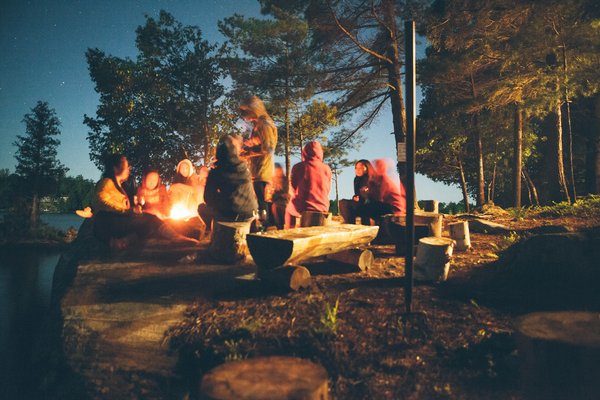 Quels sont les conseils pour un camping en forêt boréale en été?